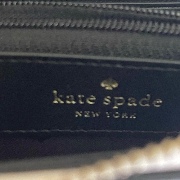 Kate Spade ♠️ traveler bicolor daisy 🌼 printed Wallet - Picture 15 of 15
